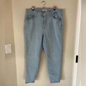 Warp + Weft light wash JFK jeans size 18
